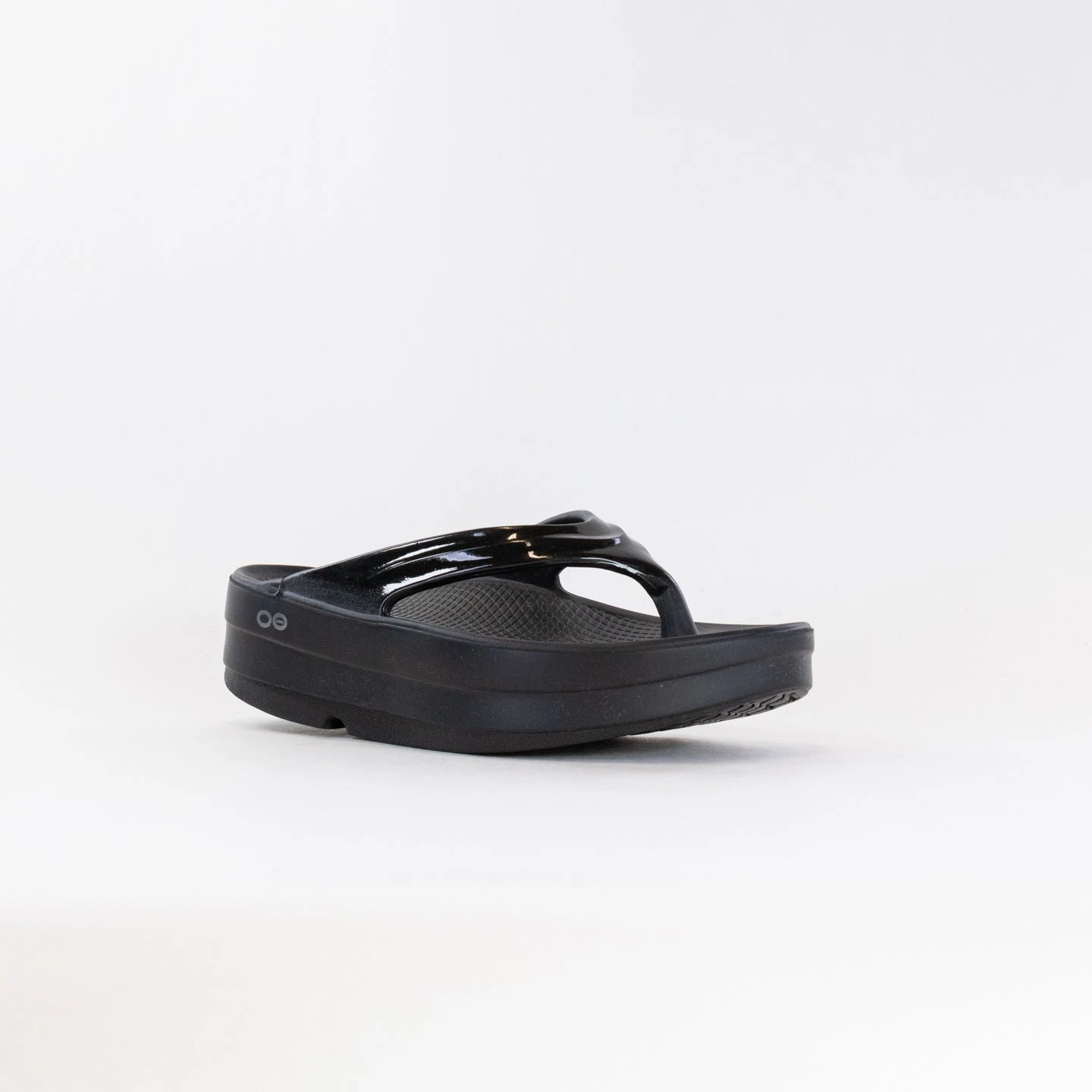 OOFOS OOMega Oolala Thong Sandal (Women's) - Black 4 OOFOS OOMega Oolala Thong Sandal (Women's) - Black - Image 2