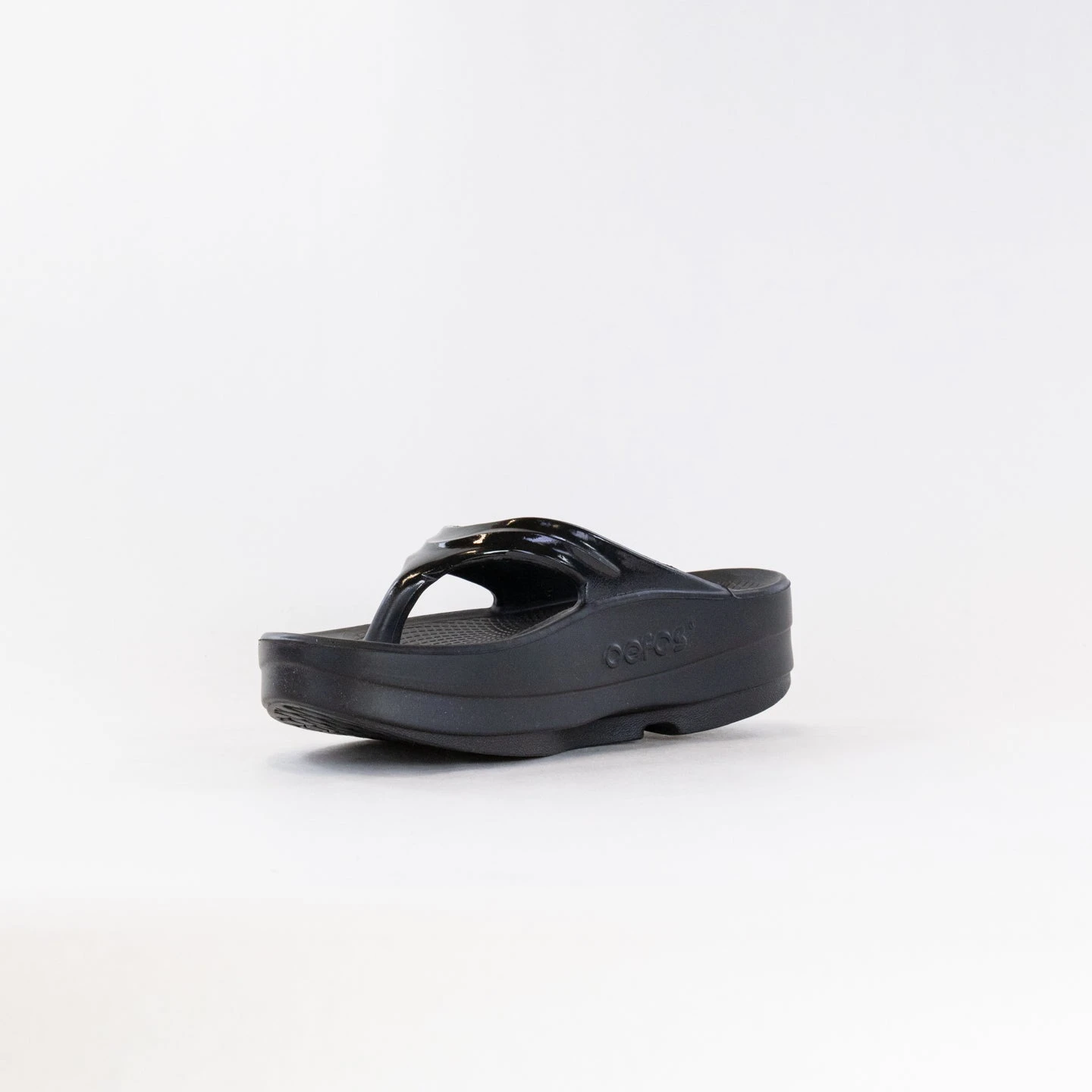 OOFOS OOMega Oolala Thong Sandal (Women's) - Black 6 OOFOS OOMega Oolala Thong Sandal (Women's) - Black - Image 4