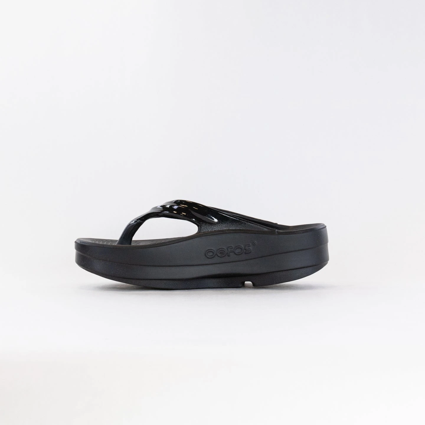 OOFOS OOMega Oolala Thong Sandal (Women's) - Black 7 OOFOS OOMega Oolala Thong Sandal (Women's) - Black - Image 5