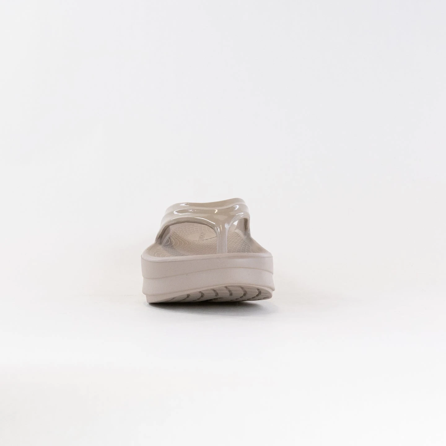 OOFOS OOMega Oolala Thong Sandal (Women's) - Nomad 5 OOFOS OOMega Oolala Thong Sandal (Women's) - Nomad - Image 3