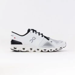 On Running On Cloud X 3 (Women's) - White/Black