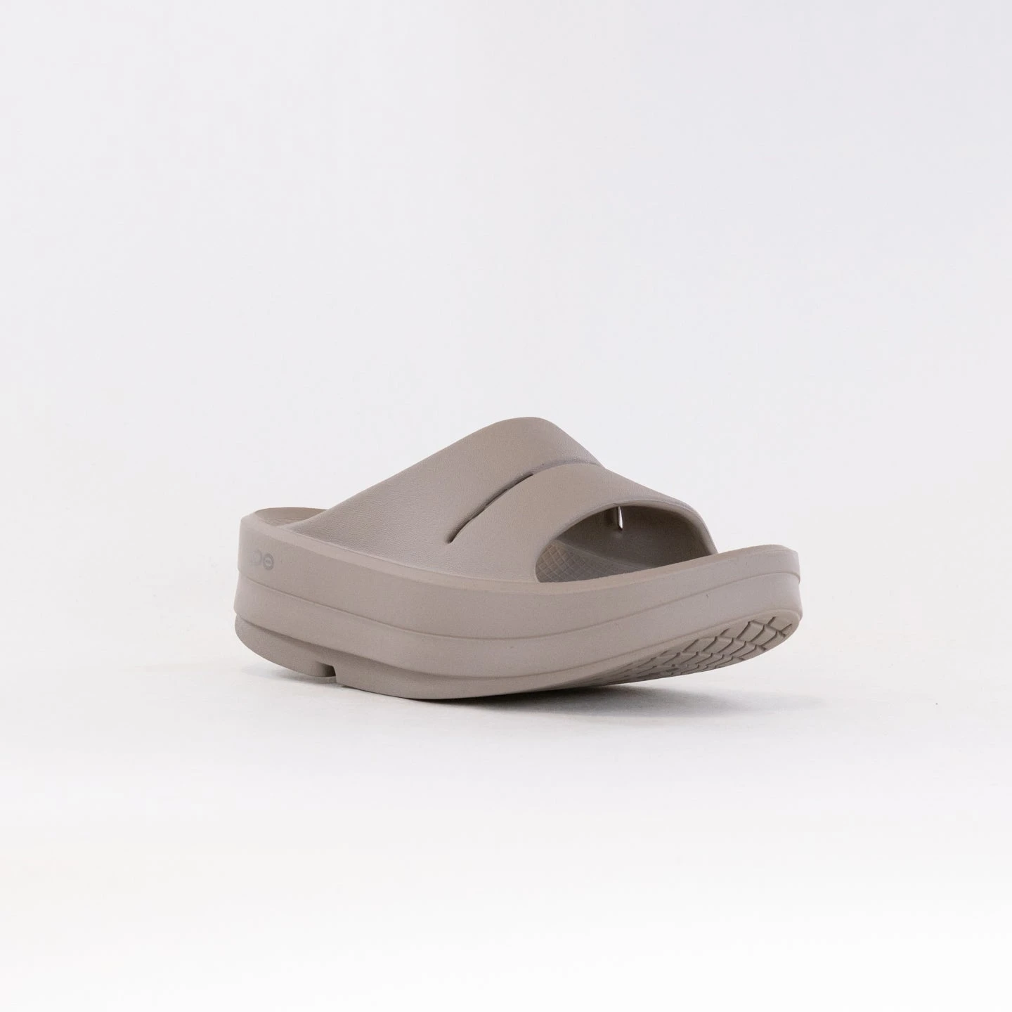 OOFOS OOMega Ooahh Sandal (Women's) - Nomad 4 OOFOS OOMega Ooahh Sandal (Women's) - Nomad - Image 2