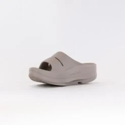 OOFOS OOMega Ooahh Sandal (Women's) - Nomad 11 OOFOS OOMega Ooahh Sandal (Women's) - Nomad -Chiappetta Shoes MG 5245