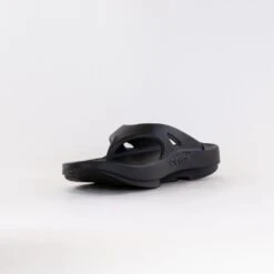 OOFOS Original Sandal (Unisex) - Black 11 OOFOS Original Sandal (Unisex) - Black -Chiappetta Shoes MG 8559